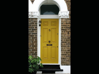 The Yellow Door House, Tactus Design Workshop Tactus Design Workshop Front doors Wood Wood effect