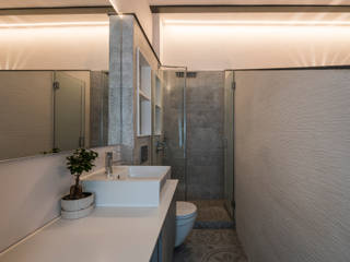 Decoración interior y Reforma integral de Piso de 80m2 en Triana Sevilla, para alquiler vacacional , Antonio Calzado "NEUTTRO" Diseño Interior Antonio Calzado 'NEUTTRO' Diseño Interior Skandinavische Badezimmer Keramik Grau