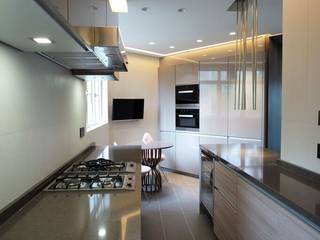 MOUNT BEACON 畢架山峰 , Top Knowledge Top Knowledge Modern kitchen Wood Wood effect