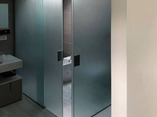 Chiusura zona sanitari e zona doccia, AISI Design srl AISI Design srl Minimal style Bathroom Iron/Steel