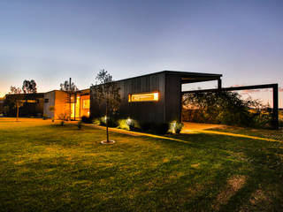 Modern Industrial Home, Veld Architects Veld Architects Casas ecológicas