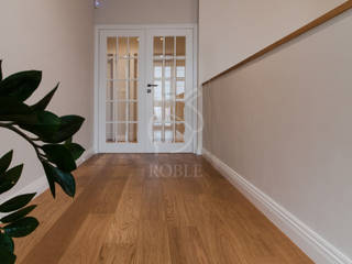 Piękny Dom z Jodełką Francuską, Roble Roble Classic style corridor, hallway and stairs