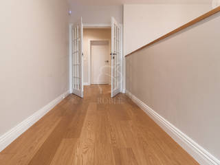 Piękny Dom z Jodełką Francuską, Roble Roble Classic style corridor, hallway and stairs