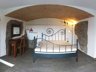 Reforma de una casa en Cadaqués, David Rius Serra David Rius Serra Mediterranean style bedroom