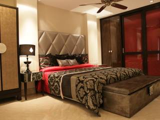 Sophisticated Interior Design for a Luxury Villa, Rich & Aki Rich & Aki Modern style bedroom Plywood