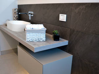 ALCUNE REALIZZAZIONI, B Studio Interni B Studio Interni Minimalist style bathrooms