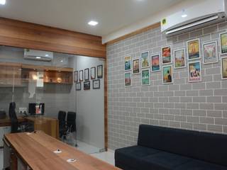 Best voyage pvt. ltd. Gandhinagar branch, scale studio scale studio 미니멀리스트 서재 / 사무실