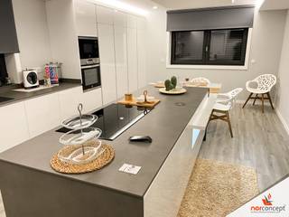 Cozinha Branco brilho, Norconcept cozinhas Interiores e renováveis lda Norconcept cozinhas Interiores e renováveis lda ห้องครัว