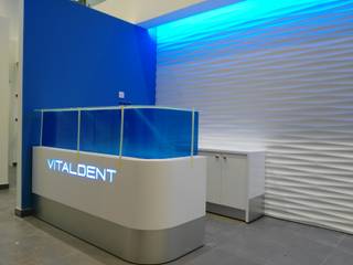 CLINICA VITALDENT EN ALCALA DE HENARES, AC OBRAS Y SERVICIOS AC OBRAS Y SERVICIOS Modern Corridor, Hallway and Staircase