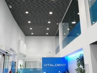 CLINICA VITALDENT EN ALCALA DE HENARES, AC OBRAS Y SERVICIOS AC OBRAS Y SERVICIOS Modern Corridor, Hallway and Staircase