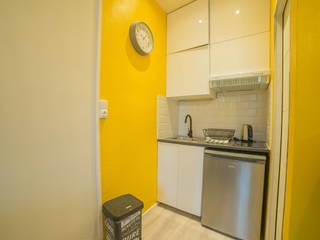 appartement de vacances, MISS IN SITU Clémence JEANJAN MISS IN SITU Clémence JEANJAN 北欧デザインの リビング 黄色
