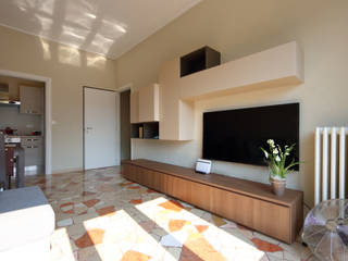 Simply Re-Modern, Gaia Brunello | in-photo Gaia Brunello | in-photo Living roomStorage Wood Beige