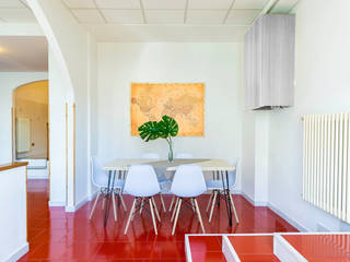 Rosso con vista, Gaia Brunello | in-photo Gaia Brunello | in-photo Modern dining room Red
