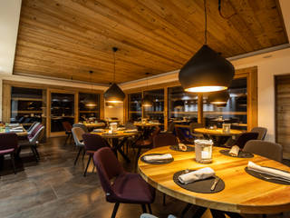 Il ristorante gourmet del Monaco Sport Hotel a Santo Stefano di Cadore (BL) , Roberto Pedi Fotografo Roberto Pedi Fotografo Sala da pranzo moderna