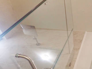 Proyecto.- VALLE DE CUMBRES PREMIER, AR ALUMINIO & CRISTAL AR ALUMINIO & CRISTAL Modern bathroom Glass