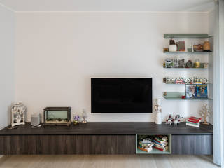 La carta da parati, un rivestimento eclettico e con personalità., Atrio_ abitare bene Atrio_ abitare bene Modern living room