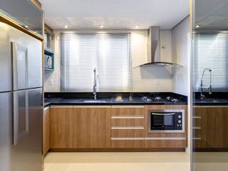 Apartamento Porto Fino, Axon Arquitetura Axon Arquitetura Armários e bancadas de cozinha