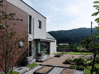 양평_더 라움(The RAUM), 라움 건축사사무소 라움 건축사사무소 Jardines de estilo moderno