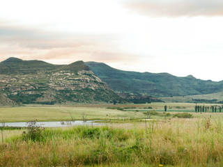 A green country house in the mountains of the eastern Free State, LEAF Architects LEAF Architects Modern Garden