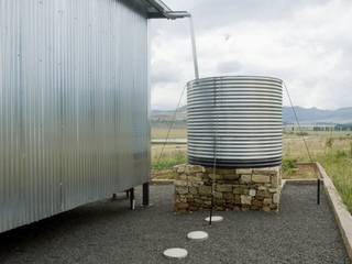 A green country house in the mountains of the eastern Free State, LEAF Architects LEAF Architects Prefabricated home Aluminium/Zinc