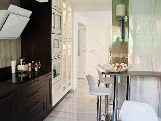 Classic italian kitchen in white and moro, Casa Interior Casa Interior Cozinhas clássicas