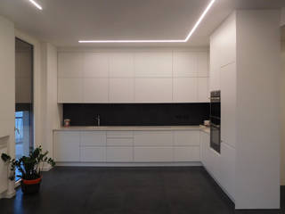 Appartamento Total White, Studio di Architettura IATTONI Studio di Architettura IATTONI キッチンカウンター