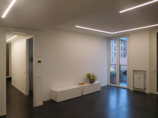 Appartamento Total White, Studio di Architettura IATTONI Studio di Architettura IATTONI Minimalistische woonkamers Wit