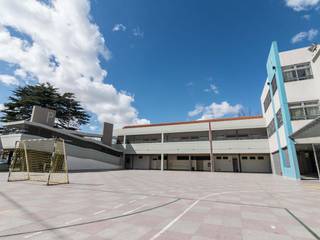 Edificio educación escuela primaria, TRIXX TRIXX Espacios comerciales Concreto