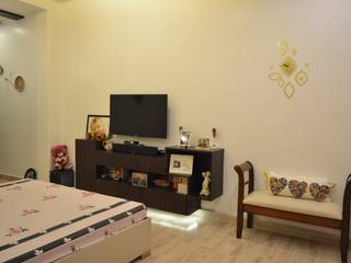 Residence at Rajouri Garden, Now the design studio Now the design studio Kamar Tidur Klasik