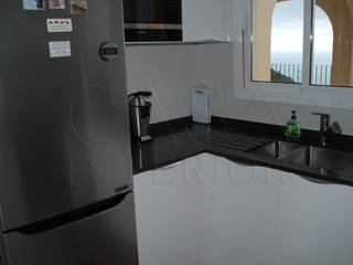 Modern kitchen glossy white in Altea, Casa Interior Casa Interior Kitchen