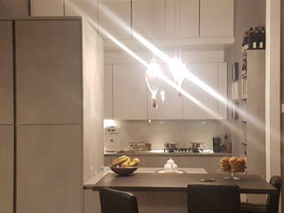 Pure kitchen - Simple chic, Teresa Romeo Architetto Teresa Romeo Architetto ミニマルデザインの キッチン 木 灰色