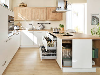 Moderne Landhaus-Küche in U-Form von Küche Aktiv, Spitzhüttl Home Company Spitzhüttl Home Company Landhaus Küchen Weiß