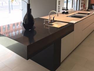 Desinfektion von Naturstein, Compac und Neolith in der privaten Küche , Magna Naturstein GmbH Magna Naturstein GmbH クラシックデザインの キッチン 石英