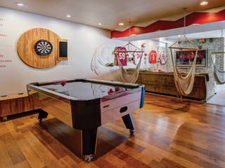 Family Sports Room, Adaptiv DC Adaptiv DC Salones de estilo clásico Madera Rojo