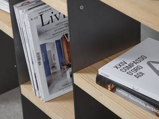 LIBRERIE INDUSTRIAL DESIGN, Doopy Design Doopy Design Ruang Keluarga Gaya Industrial Besi/Baja