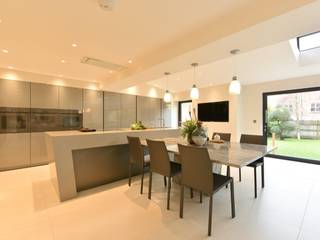 Mr and Mrs Farber, Diane Berry Kitchens Diane Berry Kitchens Dapur built in Plastik Grey