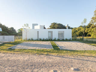 Casas Blancas Chapadmalal, BiK Arquitectura BiK Arquitectura Casas estilo moderno: ideas, arquitectura e imágenes Ladrillos