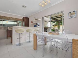 Home Staging - Contemporary, Styled Living (Pty) Ltd Styled Living (Pty) Ltd Minimalist dining room