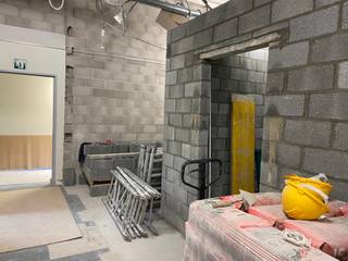 Reforma local comercial, complejo hospitalario Can Ruti. ConserPerayre Wine cellar construccion, albañileria, conser perayre, reformas locales comerciales, barcelona, badalona, canruti, instalaciones, bloques hormigon, reformas, enyesados, alicatados, pavimentados, reformas interiores.