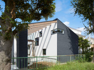 公園空間を引き込む家/House in Ichikawa, 藤原・室 建築設計事務所 藤原・室 建築設計事務所 Modern houses