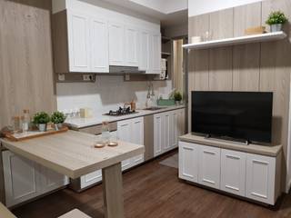 Greenlake Apartment, Interior Kaka Permata Interior Kaka Permata Akdeniz Oturma Odası Kontraplak