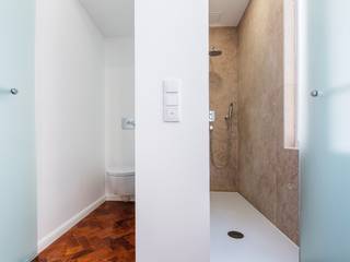 Instalação Sanitária Lioz Abancado Amaciado, Plurirochas Lda. Plurirochas Lda. Eclectic style bathroom Stone