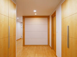 광장동 워커힐 Apt 77py, Design Daroom 디자인다룸 Design Daroom 디자인다룸 Modern corridor, hallway & stairs