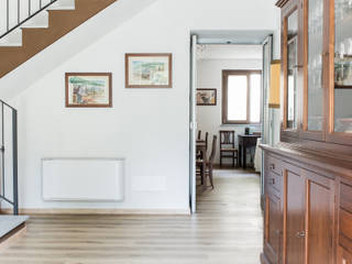 Cascina Ghitin - Variglie (AT), ARCHETIPI Home Staging ARCHETIPI Home Staging Rustic style corridor, hallway & stairs