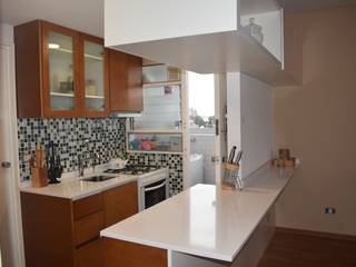 D4-Arquitectos ห้องครัวขนาดเล็ก ไม้ White