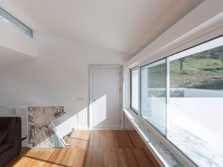 Bemposta House, Faro, Portugal, AAP - ASSOCIATED ARCHITECTS PARTNERSHIP AAP - ASSOCIATED ARCHITECTS PARTNERSHIP Modern living room Wood Wood effect