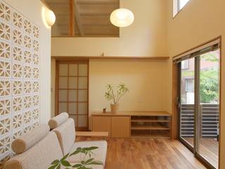 古和釜の家, 豊田和久建築工房 豊田和久建築工房 Livings de estilo moderno Madera maciza Multicolor