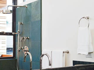 Casa fatta con containers navali., Green Living Ltd Green Living Ltd Phòng tắm phong cách hiện đại