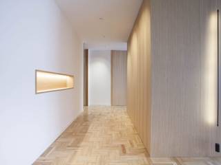 VIVIENDA GV09, PERSPECTIVA MOMA PERSPECTIVA MOMA Minimalist corridor, hallway & stairs Engineered Wood Transparent