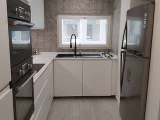 Projecto de Interiores/Remodelação Total | Apartamento T2 | Olivais, Lisboa, Acontece Design Solutions Acontece Design Solutions Cocinas pequeñas